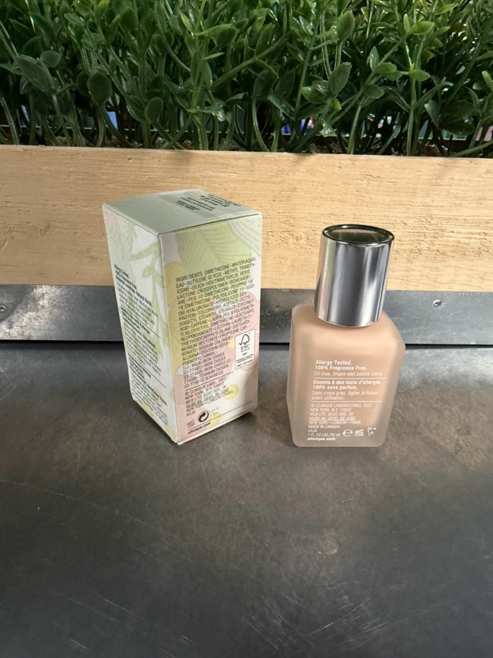 Clinique Superbalanced Liquid Foundation - NEW - Picture 5 of 6